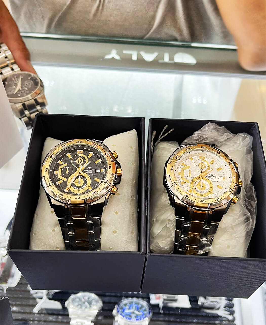 khách hàng mua đồng hồ casio tại the watch